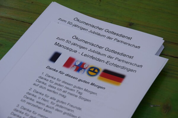 Blick auf das Programmheft des Gottesdiensts